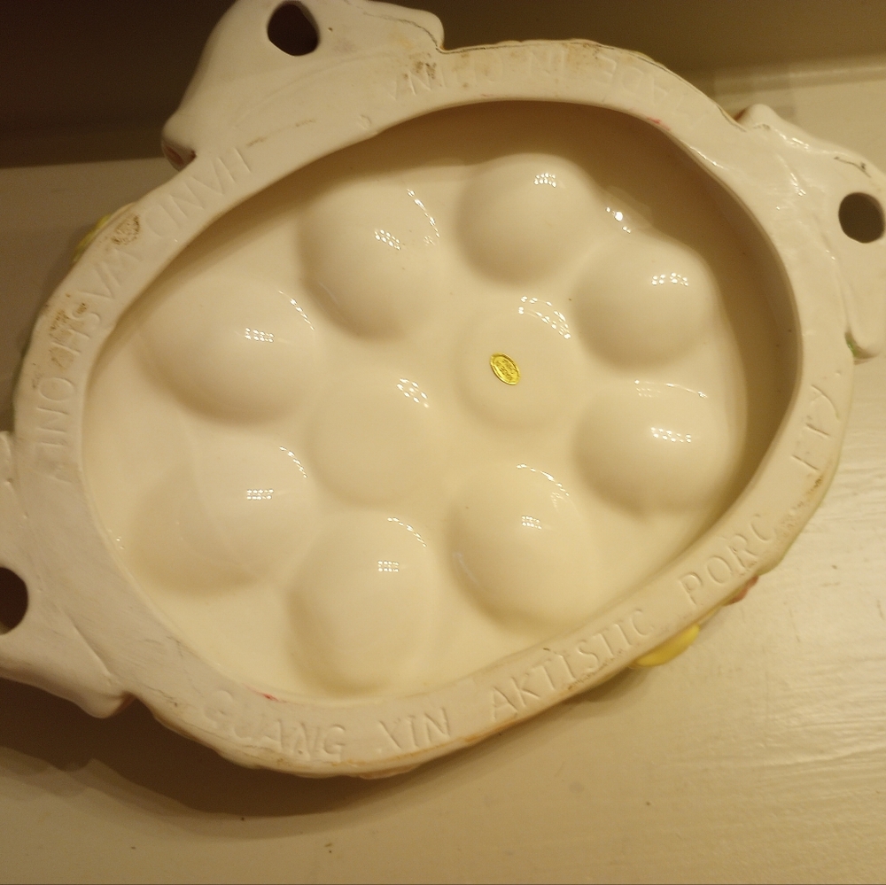 Ceramic Easter Egg Display Plate and matching salt and pepper shakers - Picture 8 of 11